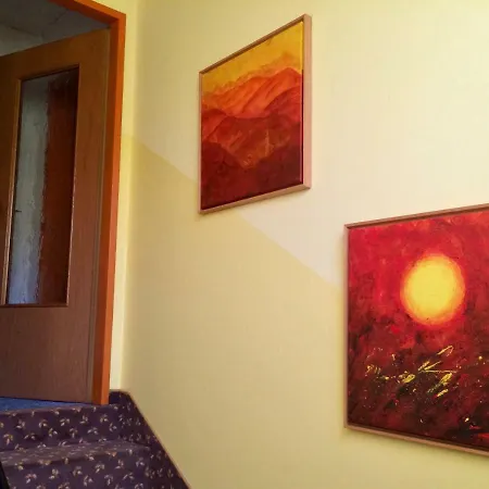 Salchegger Apartman *
